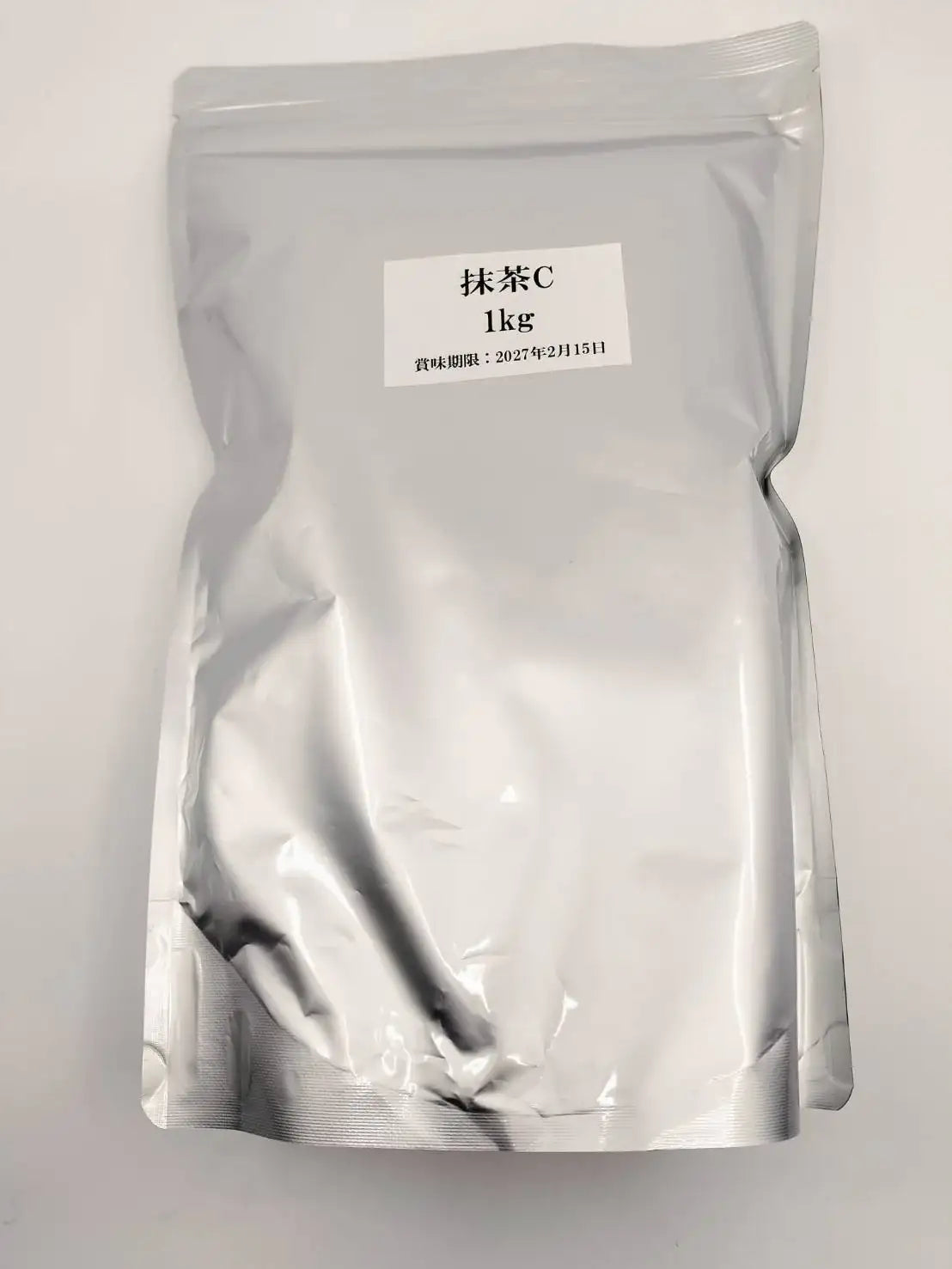 1kg bag of premium Japanese matcha C powder, silver resealable packaging with expiration date