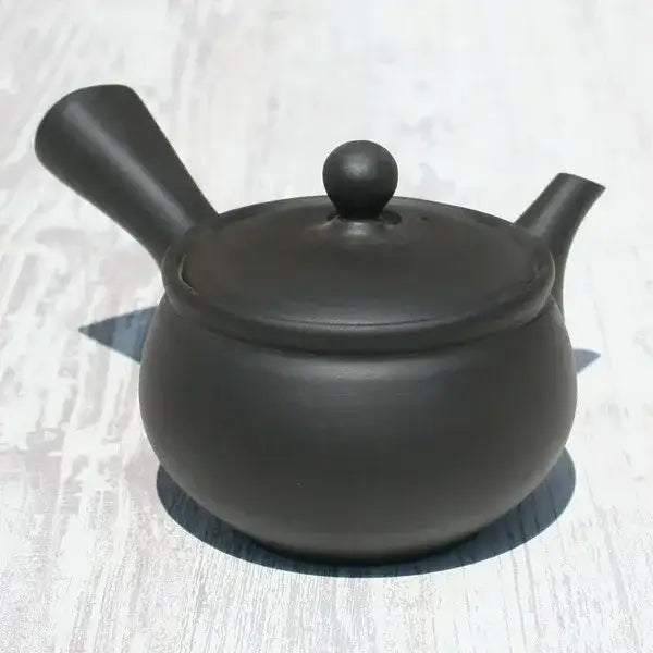 Discover the Best Kyusu for Brewing: Banko vs. Tokoname Yaki – Black Clay Kyusu Teapot (Tokoname ware) | Wakokoro Tea