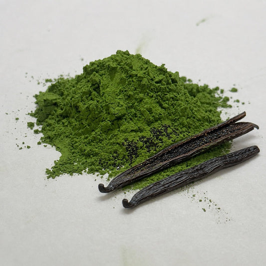 Vanilla flavored Uji matcha powder with vanilla beans